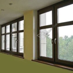 Большой балкон с ламинированными распашными окнами из ПВХ профиля