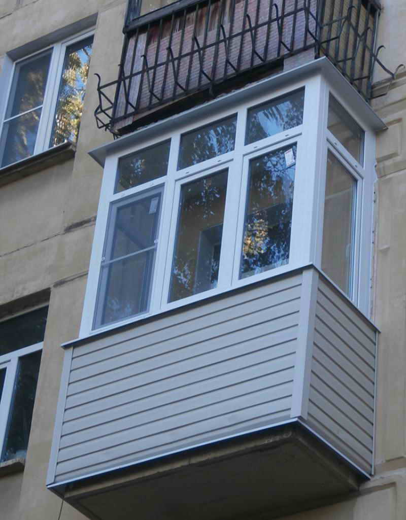 Внешняя отделка балкона сайдингом