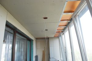 монтаж гипсокартона на потолок