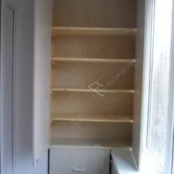распашной шкаф на балкон
