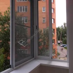 Раздвижное холодное остекление балкона алюминиевыми окнами